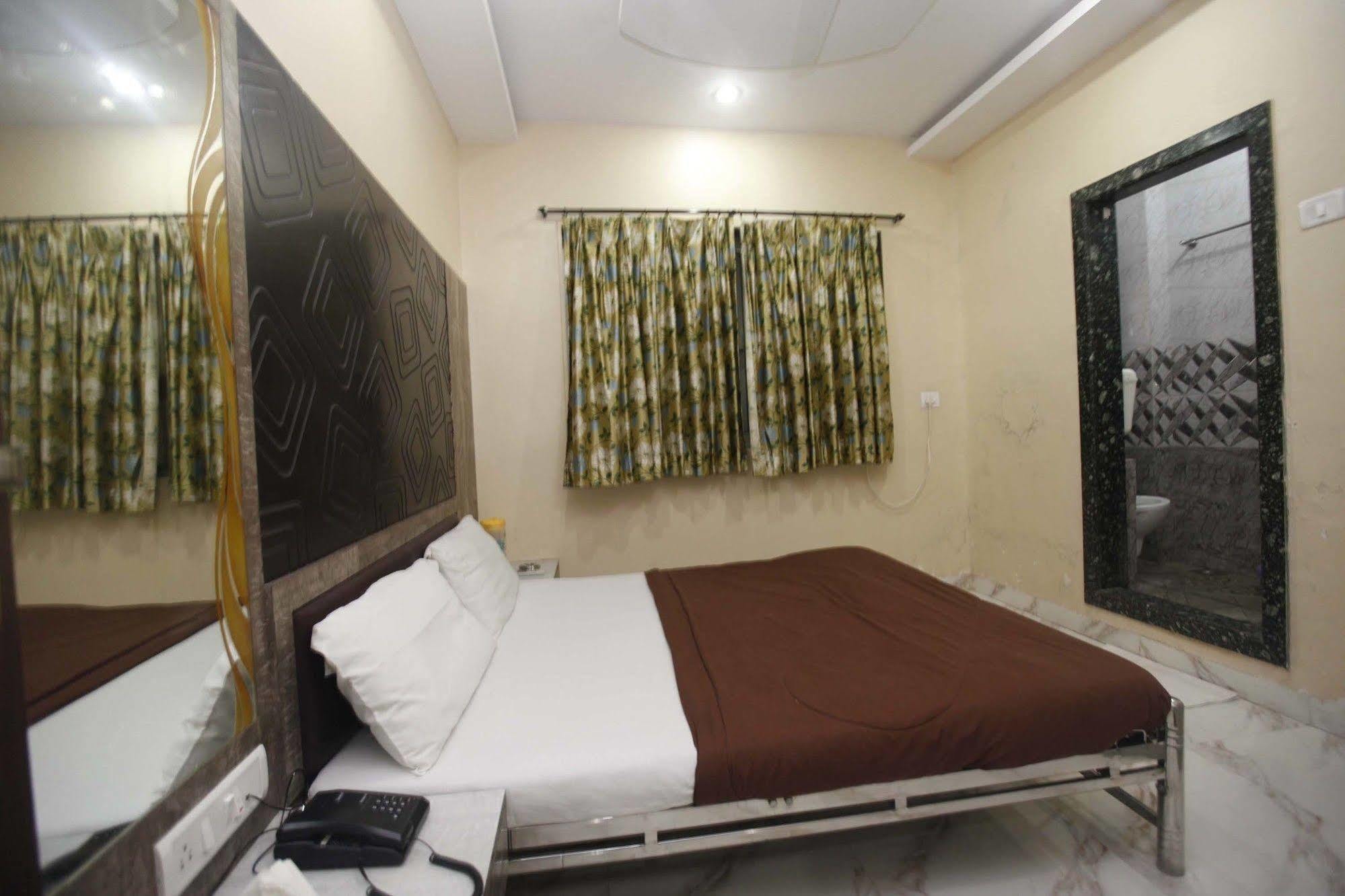 Hotel Al Madina Palace Мумбаи Экстерьер фото